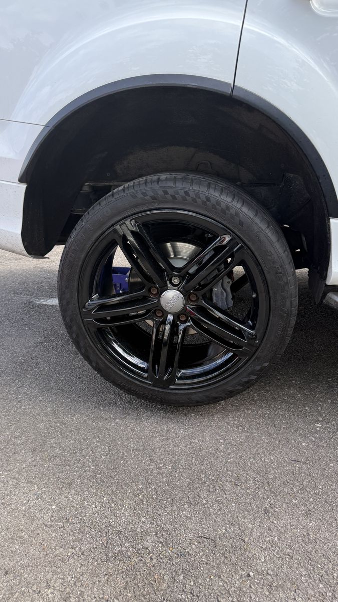 Audi gloss black alloy